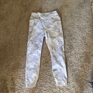 White camouflage active leggings